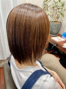 酸性ストレートと髪質改善trで癖を落ち着かせてまとまりアップ
