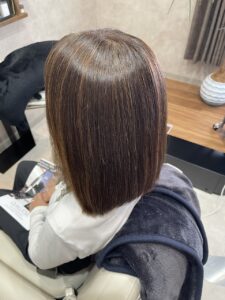 人気の白髪ぼかしカラーでストレス軽減。