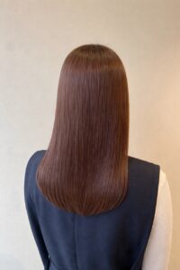 ストレートパーマで雨の日でもまとまる髪に